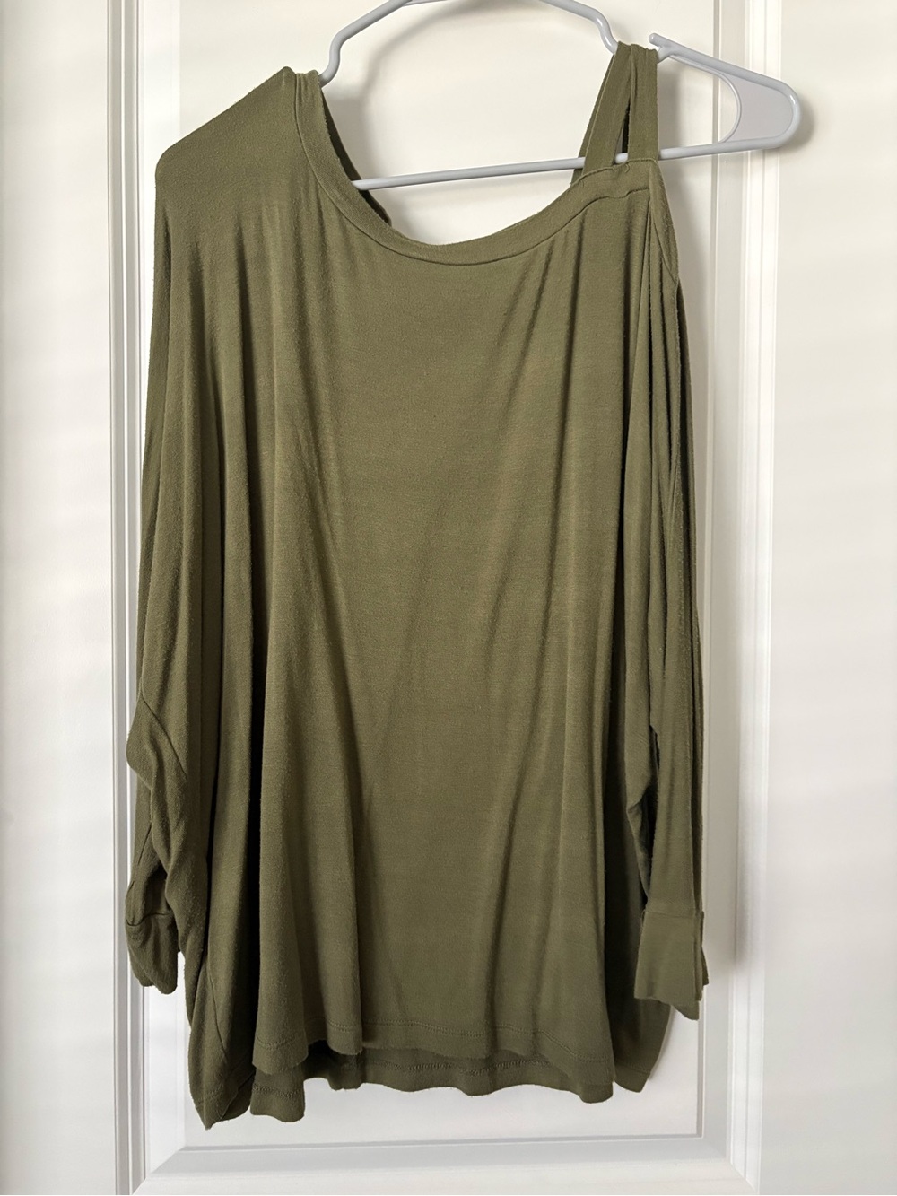 Green Cold Shoulder Batwing Quarter Length Sleeve Shirt